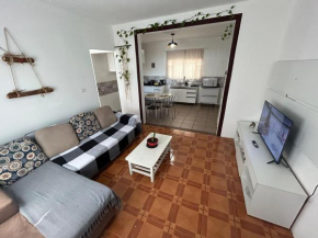 Casa Central Espaçosa Com Bela Vista Para o Mar